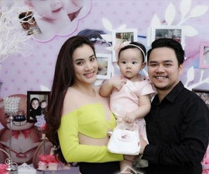 Vợ chồng Trang Nhung làm tiệc thôi nôi cho con gái đầu lòng