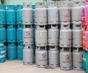 3.000 bình gas bị cảnh sát thu giữ vì nghi sang chiết lậu