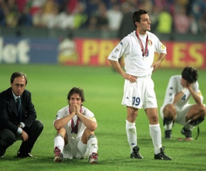Azzurri và nỗi đau khôn nguôi tại Euro 2000