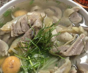Bát phở gà 300 nghìn là có thật!