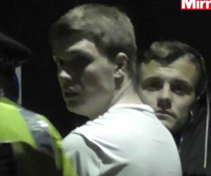 Chè chén thâu đêm, Wilshere bị Arsenal hoãn ký hợp đồng