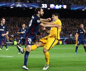 "Đá láo, Suarez đáng bị đuổi khỏi sân"
