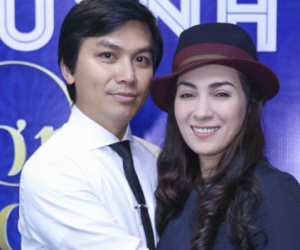 Phi Nhung hôn "người tình" Mạnh Quỳnh