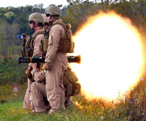 Súng chống tăng AT-4 có xứng là đối thủ của RPG-7