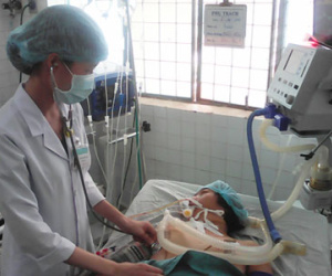 Cô giáo 8x hôn mê sâu sau một tuần sốt xuất huyết