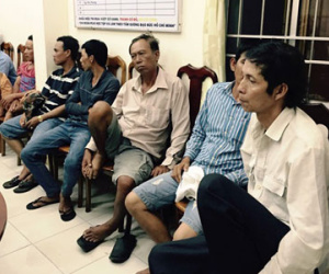 Công an bắt 22 người tại trường gà