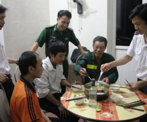 Cứu sống 5 thuyền viên chìm tàu trên biển