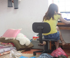 Khổ sở vì bạn cùng phòng ở bẩn