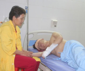 Côn đồ chém bệnh nhân trong viện: Manh động và coi thường pháp luật