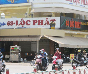Dàn cảnh đánh lừa bảo vệ, trộm xe SH trong tích tắc