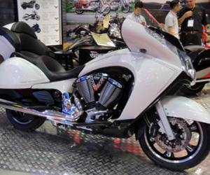 Xế "đẹp lạ" Victory Vision Tour có giá 980 triệu đồng tại Việt Nam