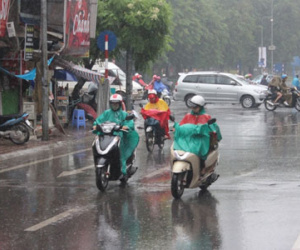 Miền Bắc mưa to, miền Nam nắng nóng