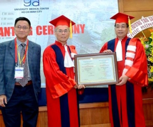 Việt kiều Mỹ được phong hàm giáo sư danh dự vì đóng góp cho ngành y