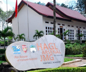 Bầu Đức thế chấp học viện bóng đá để vay vốn ngân hàng