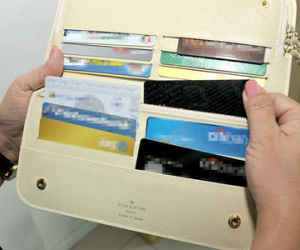 Bỗng dưng mất tiền trong thẻ