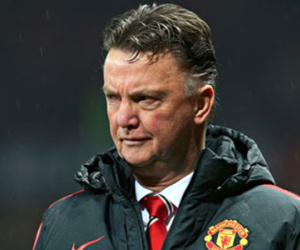 Nguyên do nào khiến M.U chưa thể sa thải Van Gaal