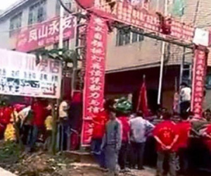 Trung Quốc: Khách mời 2 đám cưới đánh nhau ác liệt