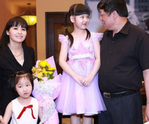 Ca sĩ Trang Nhung và chuyện chi trăm triệu cho con mỗi tháng