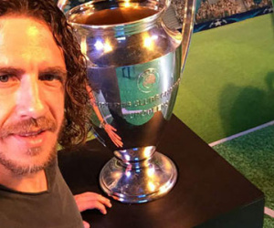 Puyol & cúp C1 tạo "cơn sốt" đặc biệt cùng fan Hà Nội