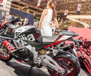 Chi tiết siêu mô tô Aprilia RSV4 RF 2016 tại Sài Gòn