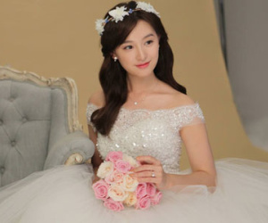 Cởi bỏ quân phục, "Trung úy Yoon" Kim Ji Won đẹp e ấp trong bộ váy cưới