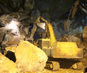 Khoảng 5 người nghi bị mắc kẹt sau vụ sập hầm