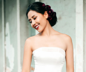 Nguyễn Thị Loan quyến rũ với son màu bầm