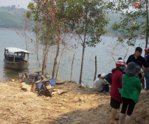 Cặp vợ chồng chết đuối thương tâm khi chèo ghe bắt cá