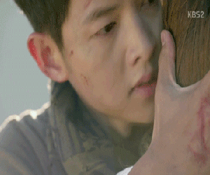 Ngã ngửa với sự trở về "thần thánh" của Song Joong Ki