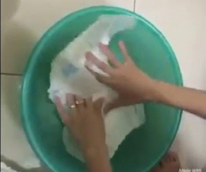 Thứ kinh khủng nhiều chị em tìm thấy trong băng vệ sinh, tã em bé thực chất là gì?