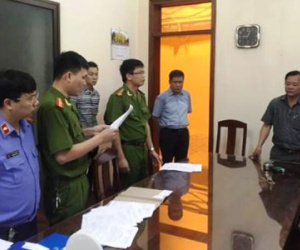 Làm thất thoát gần 500 triệu đồng, 2 cán bộ bị bắt