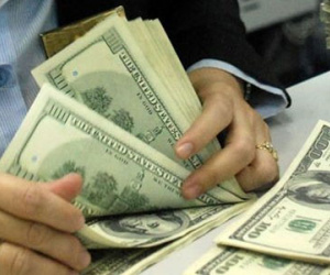 Người Việt gửi 7,3 tỷ USD ra nước ngoài có bất thường?