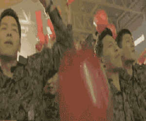 Tập cuối "Hậu Duệ Mặt Trời": Yoo Shi Jin vứt bỏ hình tượng để... quẩy theo Red Velvet
