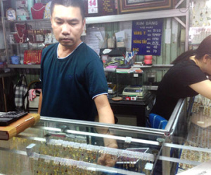 Tiệm vàng bị trộm hơn 260 đôi bông tai