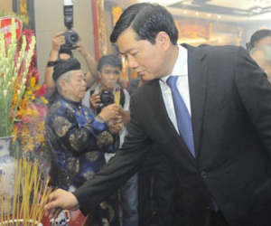 Lãnh đạo TP.HCM dâng hương tưởng nhớ các vua Hùng