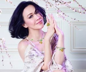 Lưu Gia Linh đẹp như tranh vẽ ở tuổi 50