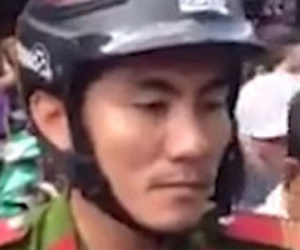 Công an quật ngã người bán rong bị người lạ đe dọa giết cả nhà