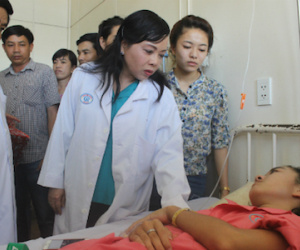 Hơn 150 triệu đồng ngành y góp ủng hộ nữ sinh bị cưa chân