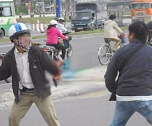 Ngăn bố con đánh nhau, Phó trưởng Công an xã bị đánh đến nhập viện
