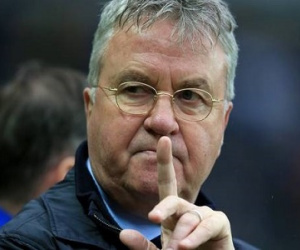 Guus Hiddink tố học trò ở Chelsea giữ chân cho Euro 2016