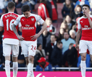 Hòa Crystal Palace, Arsenal tan mộng vô địch