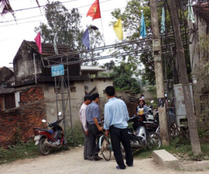 Đau lòng con gái 2 tuổi chết thảm dưới bánh xe của bố