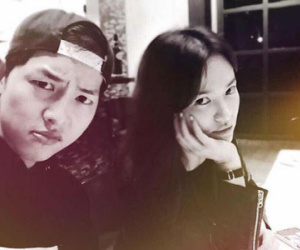 Đồng nghiệp tiết lộ mối quan hệ thật sự của Song Joong Ki và Song Hye Kyo