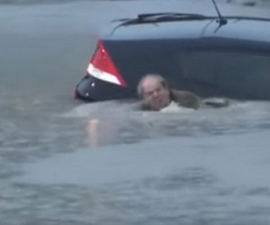 Mưa lũ lịch sử, dân chết chìm trong ôtô ở Houston