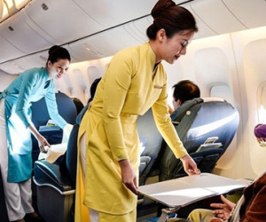 Nghẹt thở cứu sống hành khách “sốc phản vệ” đi máy bay