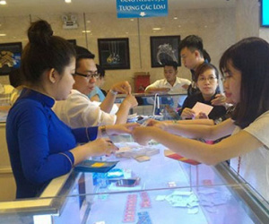 Người mua vàng bị "móc túi"