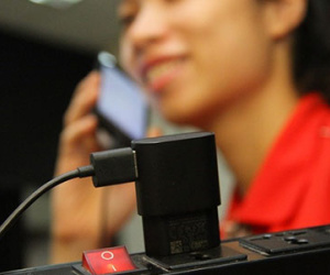 Người phụ nữ chết thảm vì nghe điện thoại trong lúc sạc pin