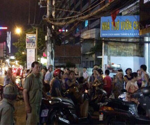 Cô gái cứa cổ nữ nhân viên cửa hàng ba lô, cướp tiền