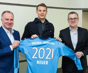 Bayern "trói chân" Neuer tới năm 2021