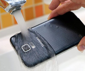 Galaxy S5 hoạt động tốt sau 7 tháng thất lạc dưới mưa tuyết